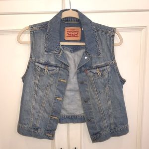 LEVI’S denim vest